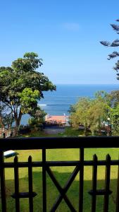 利马秘鲁第二之家酒店的阳台享有海景。