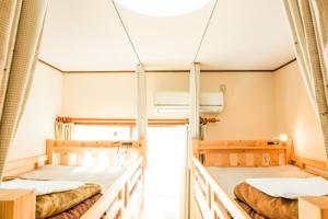 海思优斯旅馆客房内的一张或多张双层床
