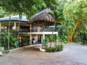 Copal Tree Lodge a Muy'Ono Resort外面的花园