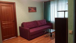 2-room Apartment on Nezalezhnoi Ukrainy Street 59, by GrandHome的休息区