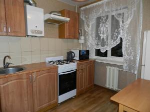 1-room Apartment on Poshtova Street 169, by GrandHome的厨房或小厨房