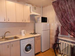 2-room Apartment on Nezalezhnoi Ukrainy Street 59, by GrandHome的厨房或小厨房