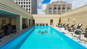 新奥尔良洲际酒店内部或周边的泳池