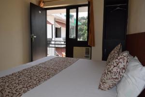 Hotel Moksha客房内的一张或多张床位