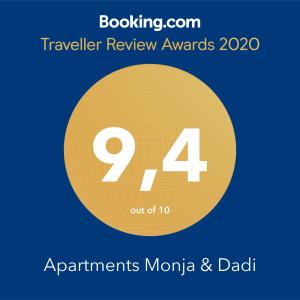 万塔西西Apartments Monja & Dadi的黄色圆圈,有数字四和单词公寓morula数据