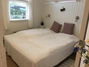 Two-Bedroom Holiday Home for 6 in Vemmingbund客房内的一张或多张床位