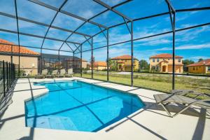 Large family friendly Vacation Home, Private Pool, Golf course location, Nr Orlando Disney Parks Florida内部或周边的泳池