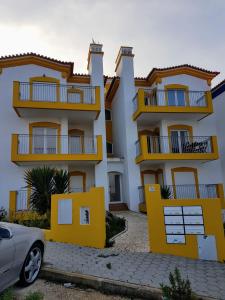 阿尔热祖尔Cozy apartment in Algarve West Coast - Aljezur (2 min da Praia Monte Clérigo)的相册照片