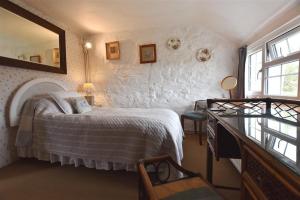 Ty-Newydd Cottage客房内的一张或多张床位