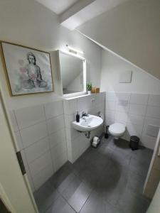 White Pearl Hostel 2的一间浴室