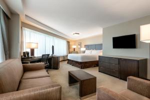 Holiday Inn Los Angeles Gateway-Torrance, an IHG Hotel的休息区