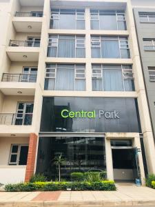 德班Umhlanga Ridge self-catering apartment的中央公园建筑的 ⁇ 染