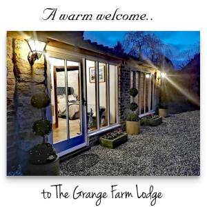 里彭Grange Farm Lodge的橙色农舍的热情欢迎