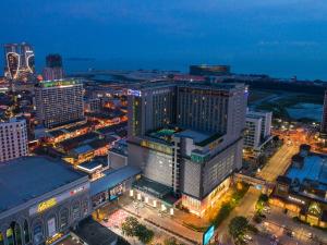 马六甲惠勝酒店的夜晚城市的空中景观