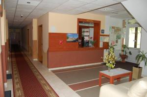 巴德霍夫斯基库佩莱佐尼卡旅馆的医院的大厅,有等候室