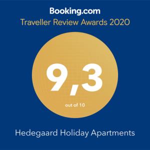 吉弗Hedegaard Holiday Apartments的上面有黄色标志的数字