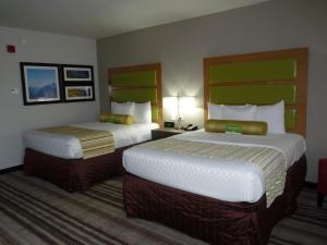 帕迪尤卡帕迪尤卡拉金塔旅馆及套房的一间酒店客房,房间内设有两张床
