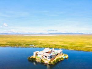 普诺QHAPAQ Lago Titicaca - Perú的河中岛屿上的房屋