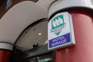 米兰Hotel Mirage Sure Hotel Collection by Best Western的建筑一侧的酒店标志