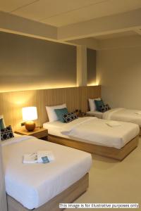 Rajthani Hotel - SHA Certified客房内的一张或多张床位