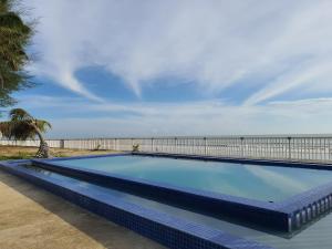 ALA Beach Lodge - Ketapang Homestay内部或周边的泳池