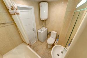 Excellent apartment Druzhby Narodov boulevard 3a. Lybedskaya metro station的一间浴室