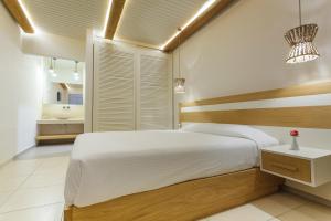 Aeolos Resort客房内的一张或多张床位