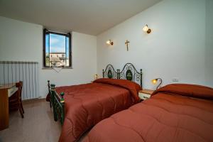 il Monastero di Bevagna客房内的一张或多张床位