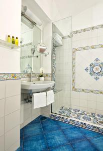 阿尔贝格加托比昂科酒店的一间浴室