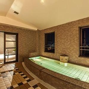 长滨市格拉兹奇塔比瓦克酒店的客房内的大型游泳池