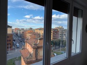 博洛尼亚Stayinbologna 3的从窗户可欣赏到城市美景