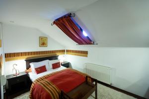 Complex Turistic "Moara Dragaicilor"客房内的一张或多张床位