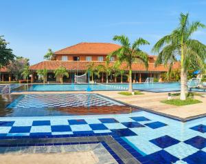 马拉维拉Club Palm Bay的度假村游泳池