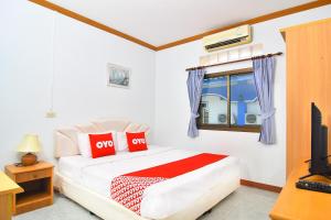 OYO 570 Seaside Hua Hin客房内的一张或多张床位