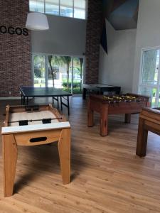 Ilha da Madeira Resort - Cobertura com Jacuzzi内的一张台球桌