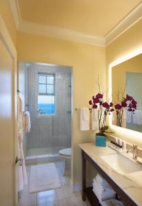 拉霍亚格兰德科隆尼酒店的一间浴室