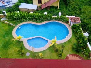 瓦尔恰Zalor Residency 2的享有庭院游泳池的顶部景色