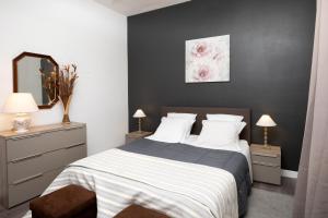 Les Terrasses Du Midi - Garage+Clim+WiFi客房内的一张或多张床位