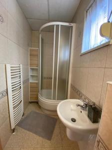 Lawendowe Wzgórze 21的一间浴室