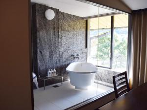 
长良川之乡饭店的一间浴室
