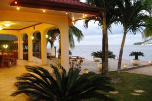 PaopaoVilla Oramarama的海景餐厅
