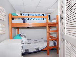 穆卢拉巴Parkyn Place 6的双层床间 - 带两张双层床