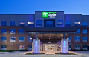 德梅因Holiday Inn Express and Suites Des Moines Downtown, an IHG Hotel的汉普顿快捷校园前方的 ⁇ 染