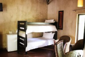 阿玛祖鲁旅舍客房内的一张或多张双层床