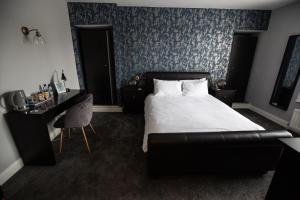 Hardwick Arms Hotel客房内的一张或多张床位