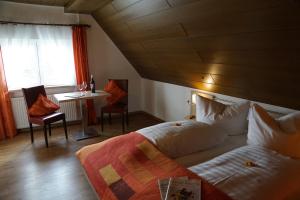 Gasthof zum Adler - Wahlwies客房内的一张或多张床位
