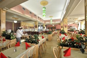 Hotel Istra Plava Laguna餐厅或其他用餐的地方