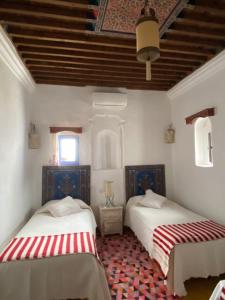 舍夫沙万Casa Perleta的一间客房内配有两张床的房间