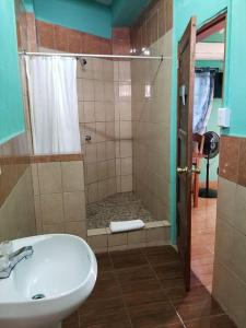 SAINT Charles Inn, Belize Central America的一间浴室
