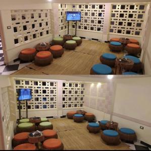 开罗金星旅馆的两张带凳子和电视的房间的照片